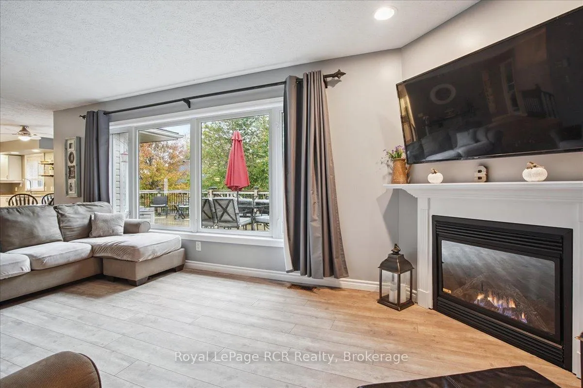 Photo 9 of 741 25th A Street E, Owen Sound — HOMEH