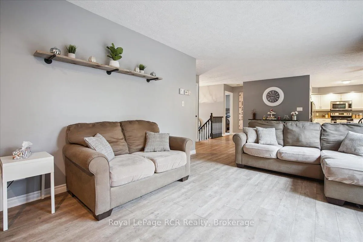 Photo 10 of 741 25th A Street E, Owen Sound — HOMEH