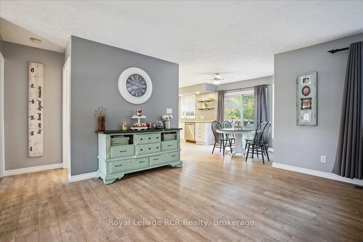 Photo 11 of 741 25th A Street E, Owen Sound — HOMEH