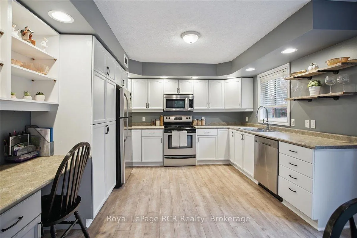 Photo 14 of 741 25th A Street E, Owen Sound — HOMEH