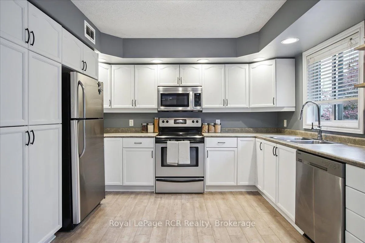 Photo 15 of 741 25th A Street E, Owen Sound — HOMEH