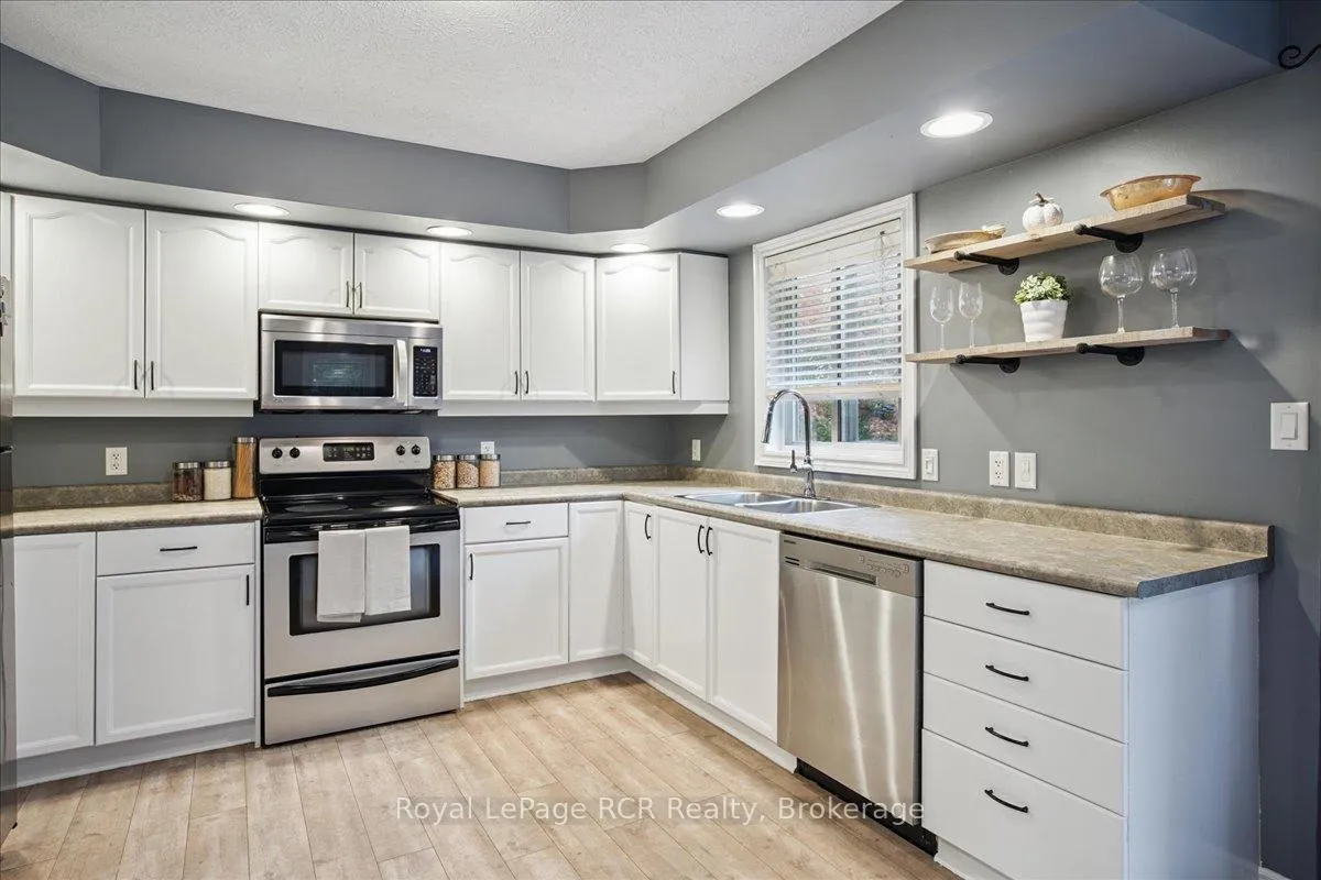 Photo 16 of 741 25th A Street E, Owen Sound — HOMEH