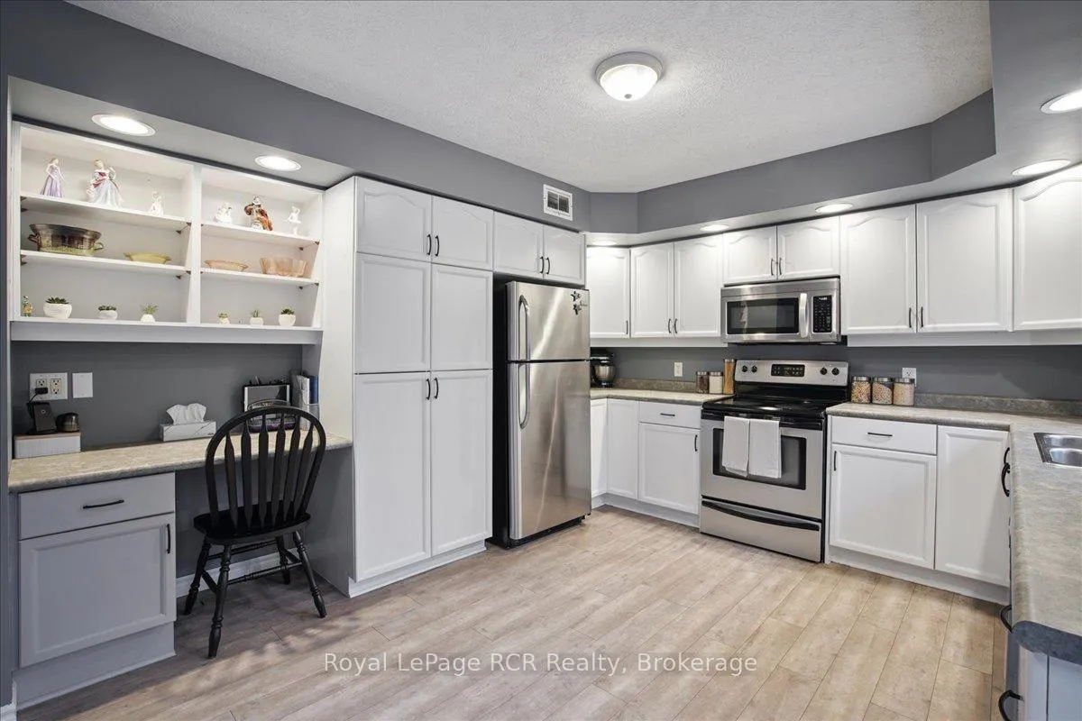 Photo 17 of 741 25th A Street E, Owen Sound — HOMEH