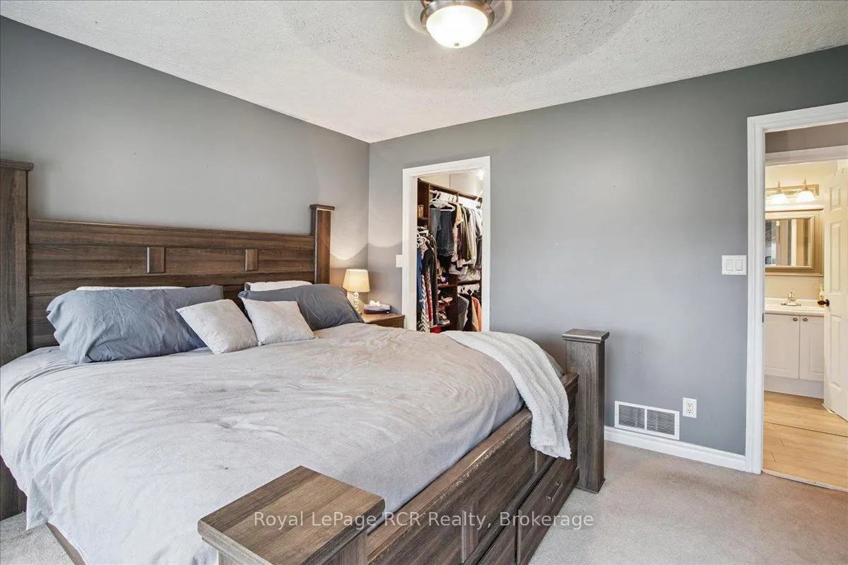 Photo 21 of 741 25th A Street E, Owen Sound — HOMEH