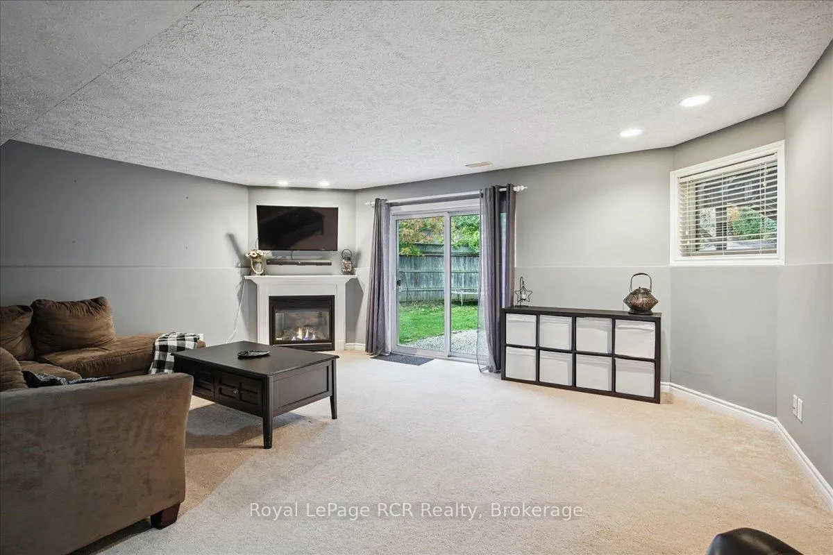 Photo 29 of 741 25th A Street E, Owen Sound — HOMEH