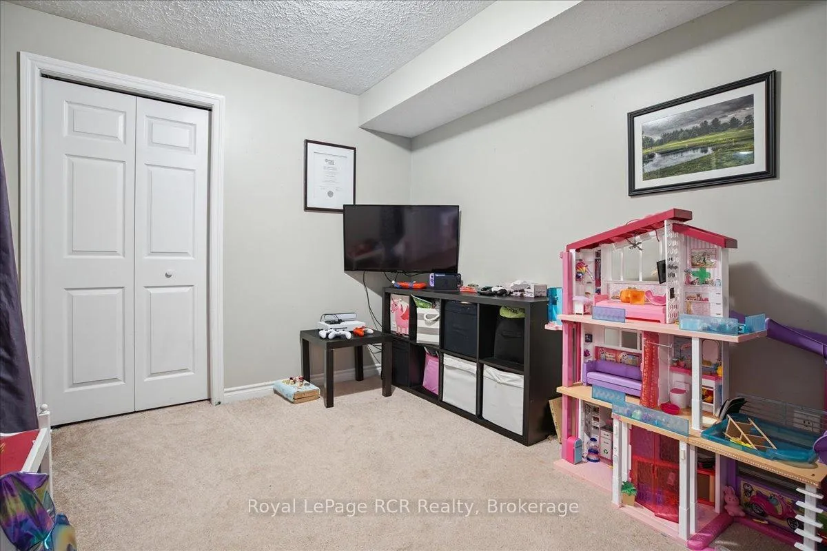Photo 33 of 741 25th A Street E, Owen Sound — HOMEH