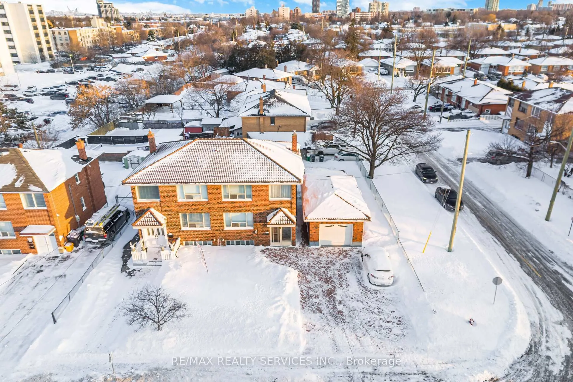 Photo 3 of 183 Vodden Street E, Brampton, Brampton North — HOMEH