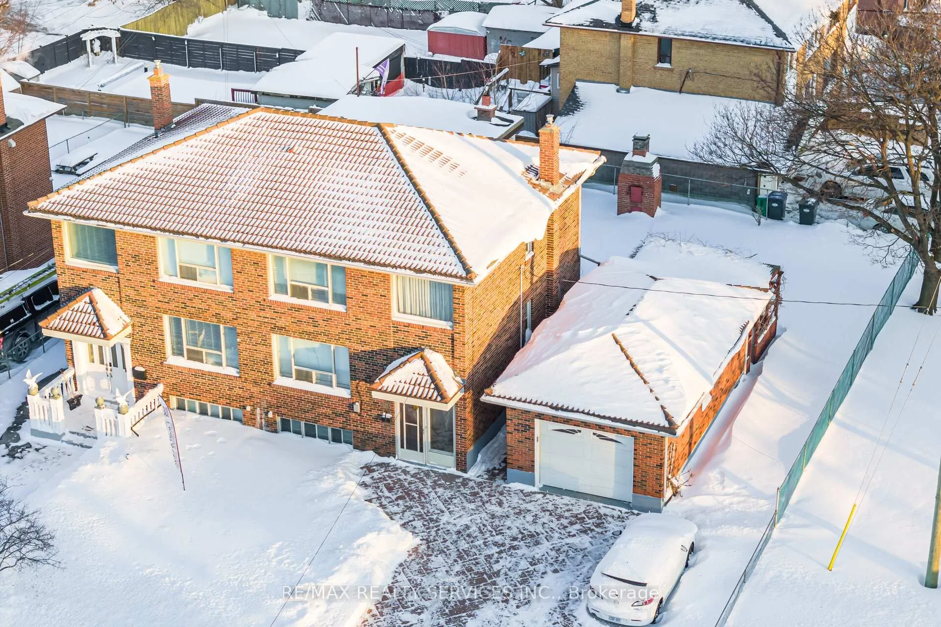 Photo 5 of 183 Vodden Street E, Brampton, Brampton North — HOMEH