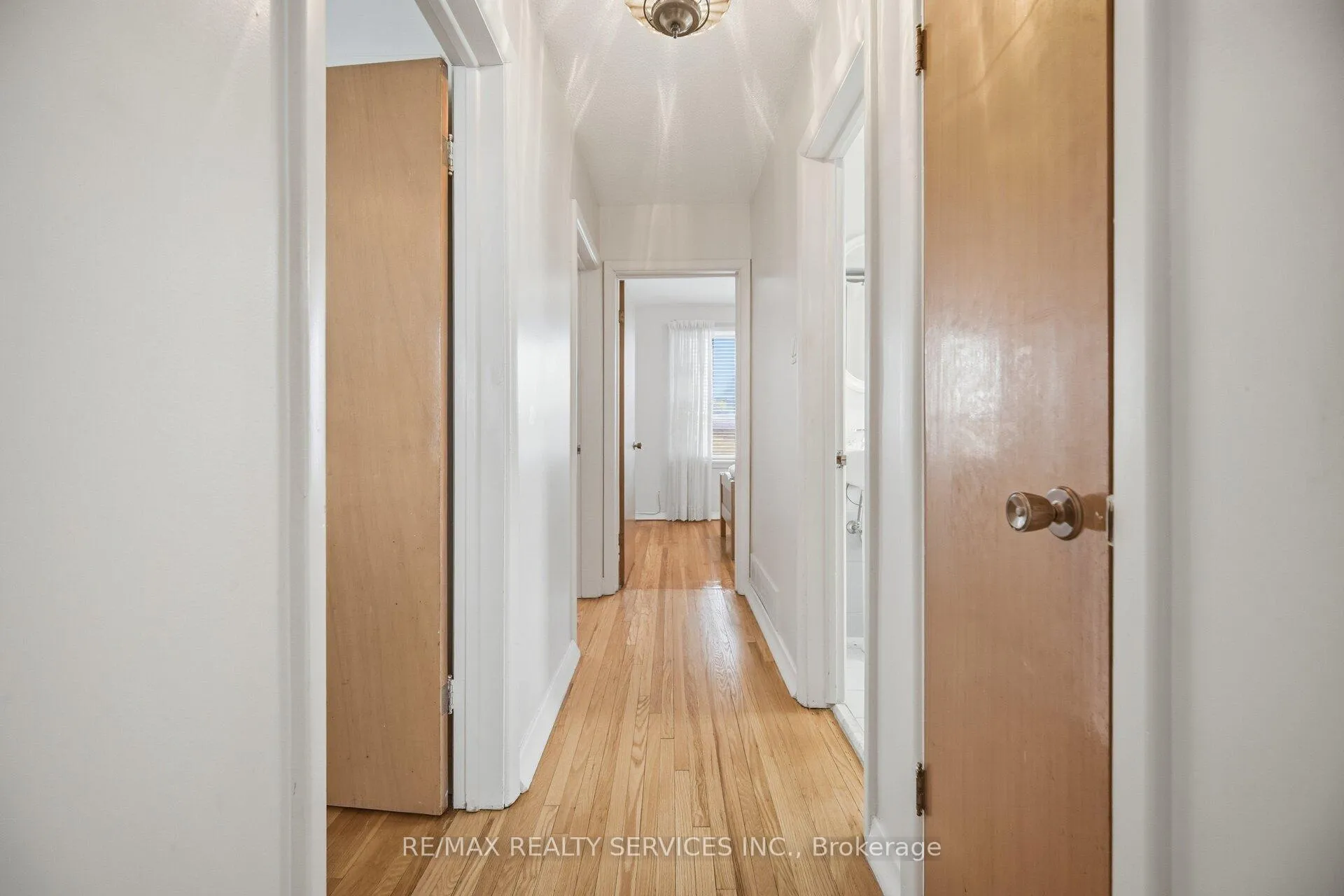 Photo 17 of 183 Vodden Street E, Brampton, Brampton North — HOMEH