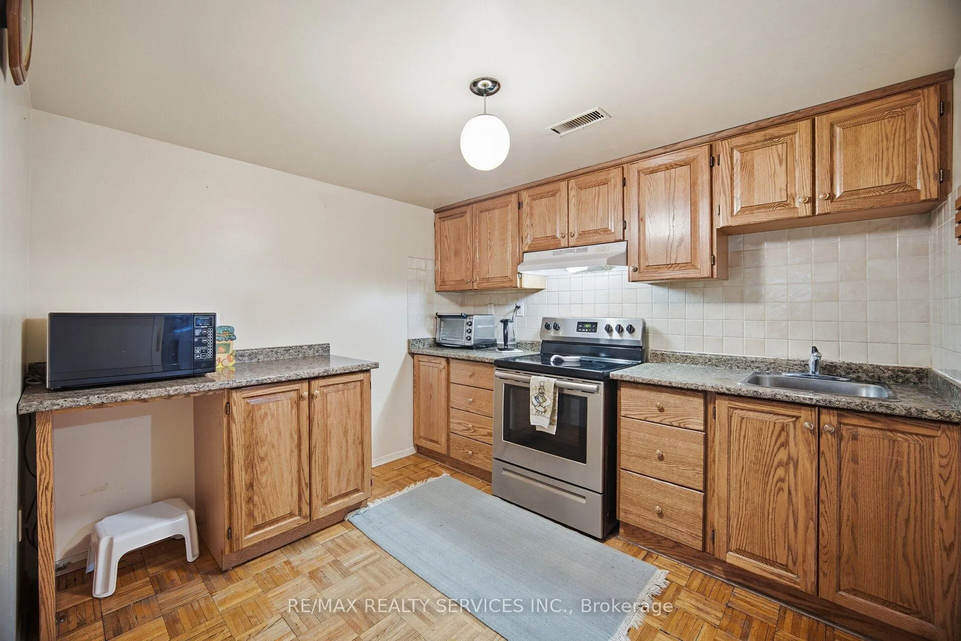 Photo 31 of 183 Vodden Street E, Brampton, Brampton North — HOMEH