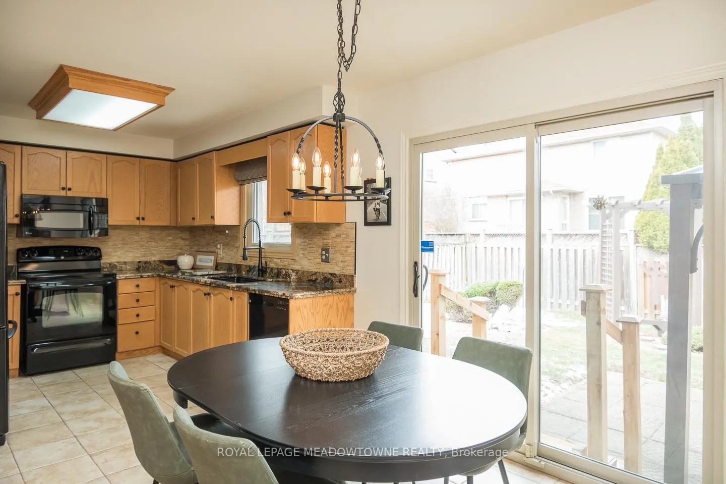 Photo 15 of 3215 Pinemeadow Drive, Burlington, Headon — HOMEH