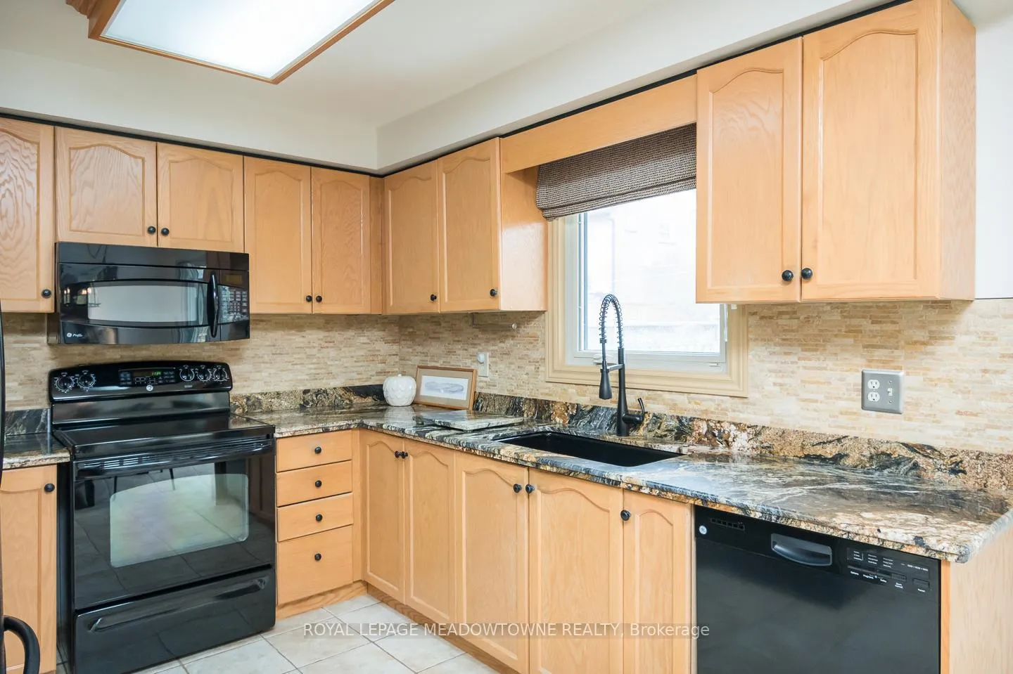 Photo 17 of 3215 Pinemeadow Drive, Burlington, Headon — HOMEH