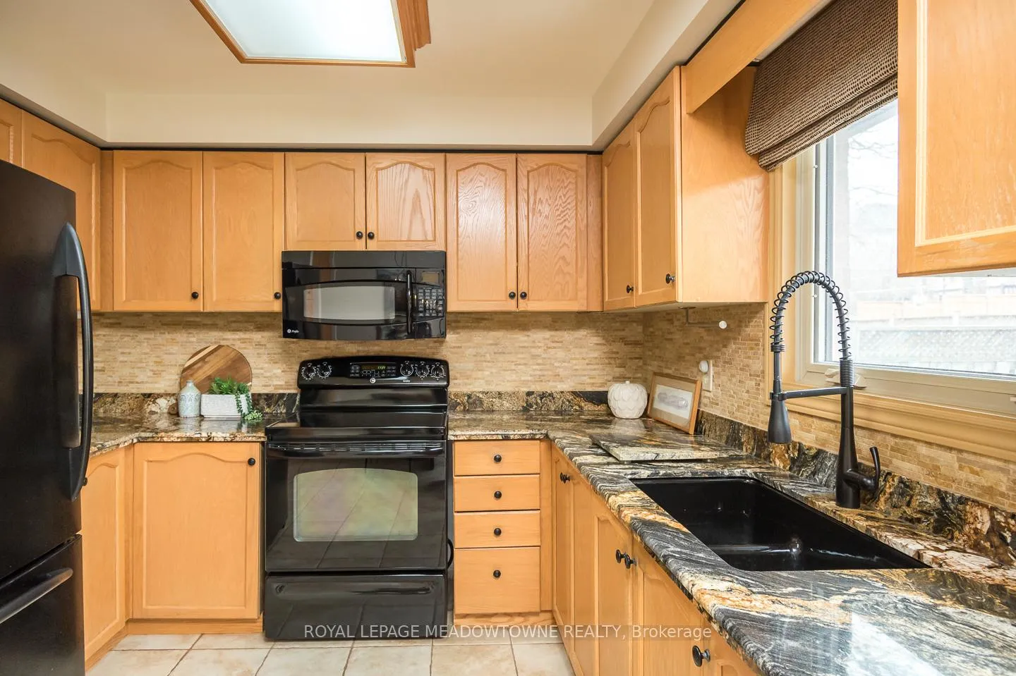 Photo 18 of 3215 Pinemeadow Drive, Burlington, Headon — HOMEH