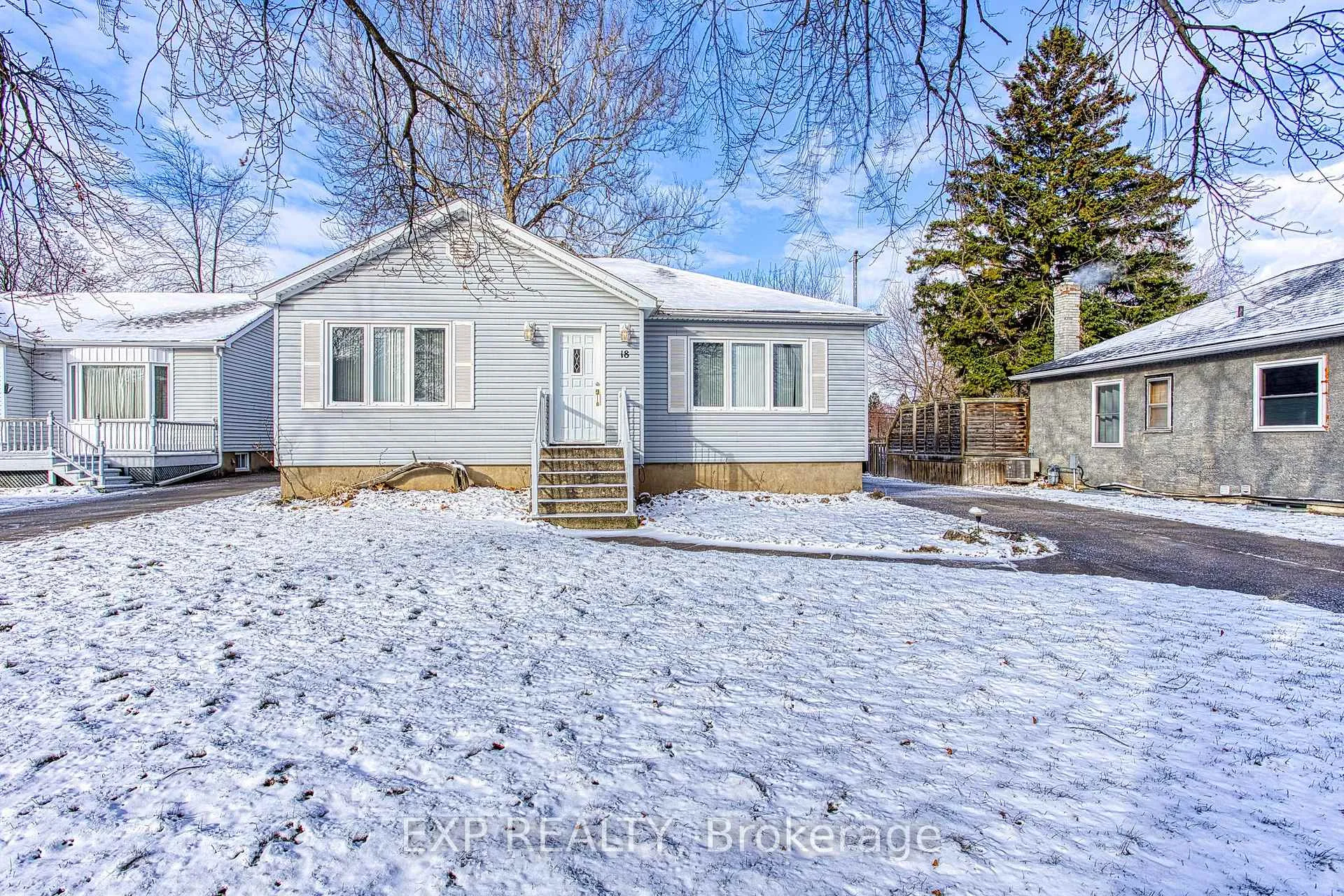Photo 2 of 18 Bonavem Drive, St. Catharines, Fairview — HOMEH
