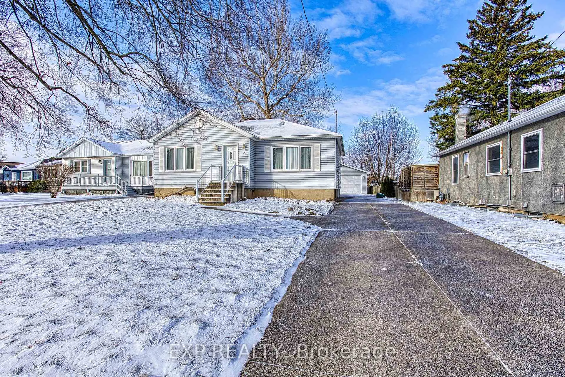 Photo 3 of 18 Bonavem Drive, St. Catharines, Fairview — HOMEH