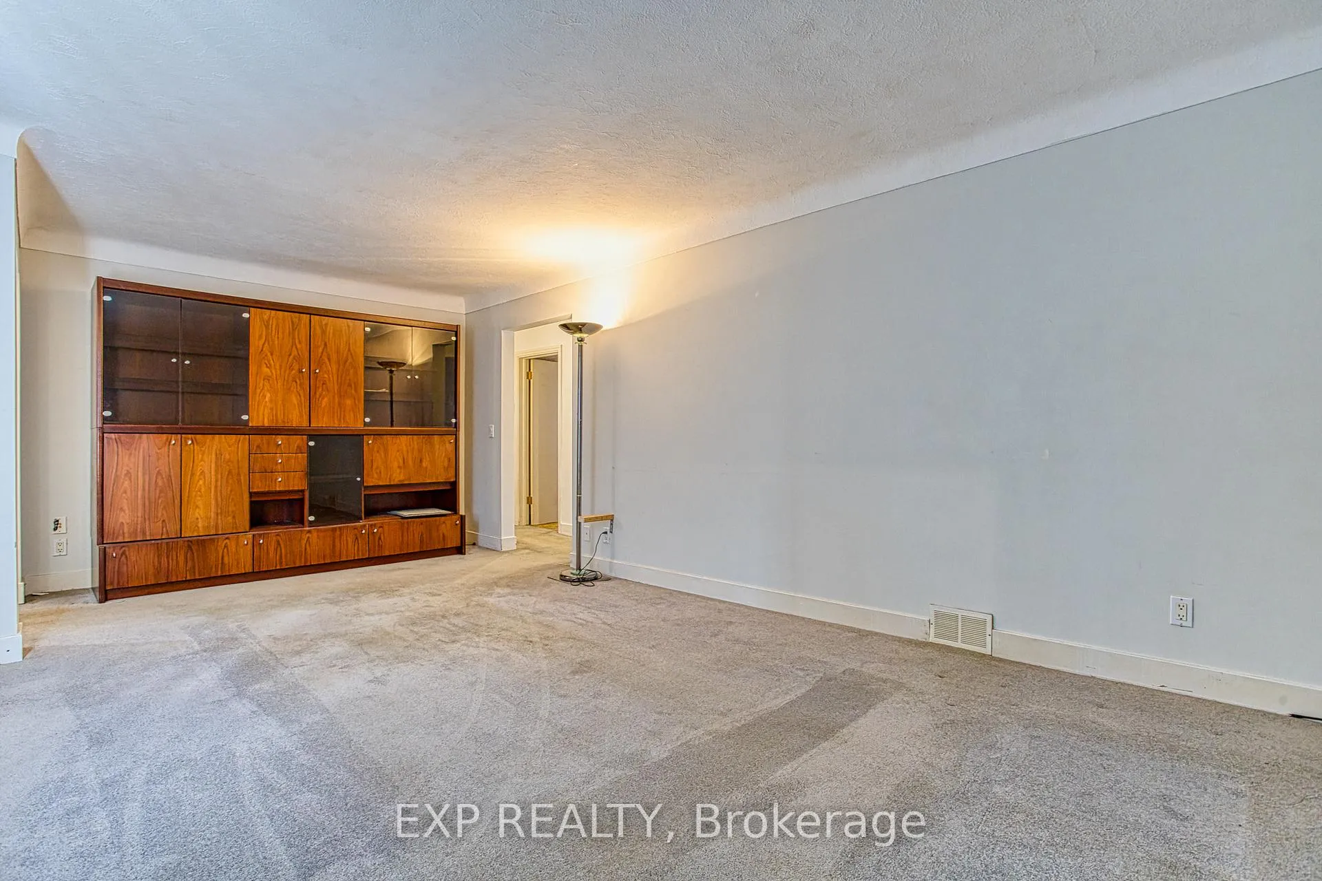 Photo 7 of 18 Bonavem Drive, St. Catharines, Fairview — HOMEH