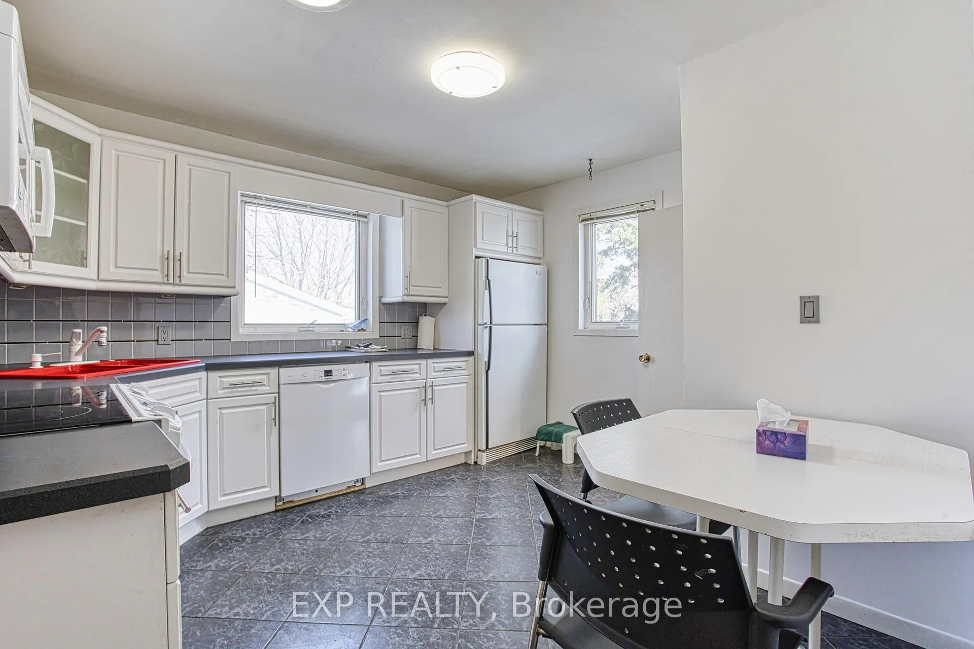 Photo 8 of 18 Bonavem Drive, St. Catharines, Fairview — HOMEH