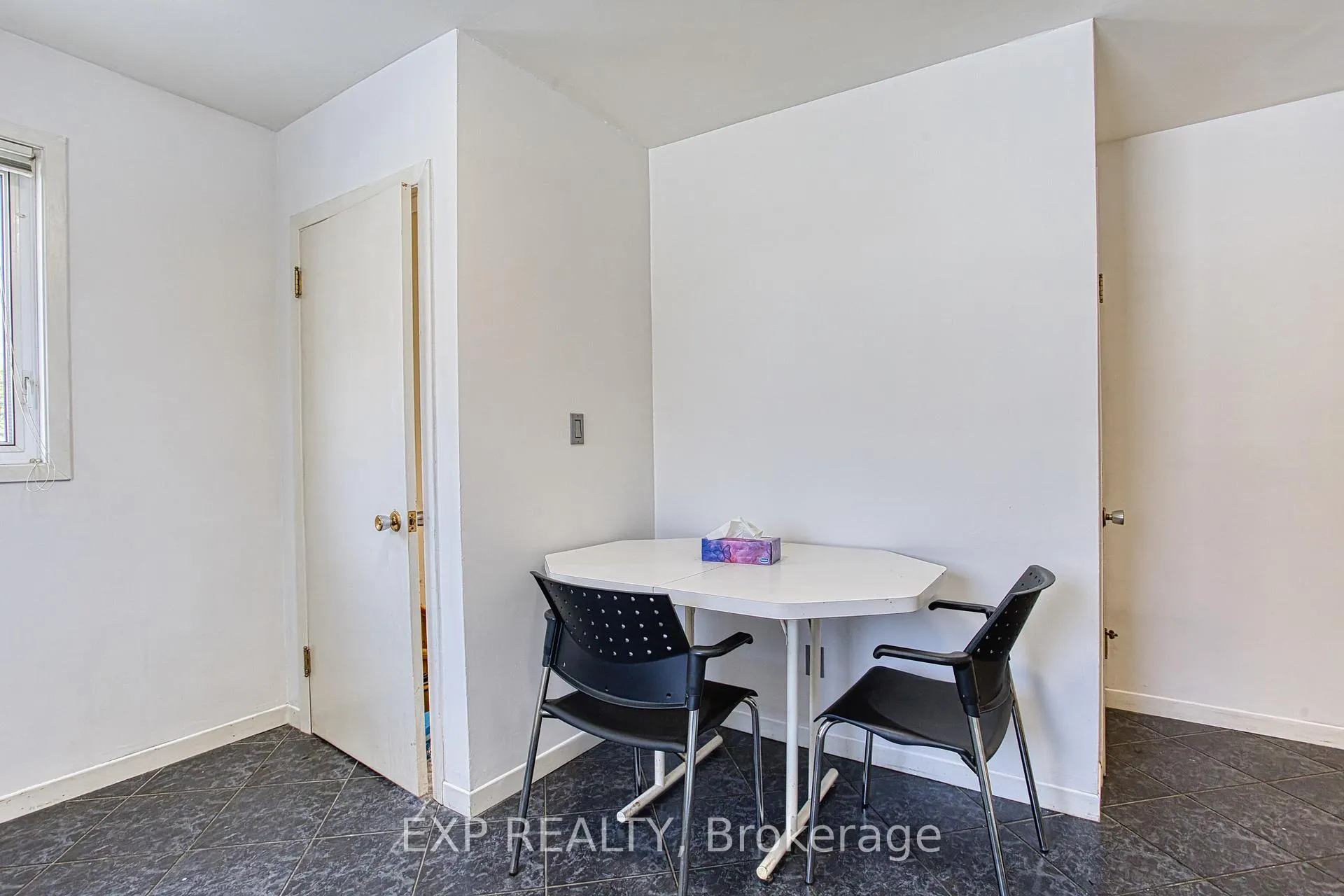 Photo 9 of 18 Bonavem Drive, St. Catharines, Fairview — HOMEH