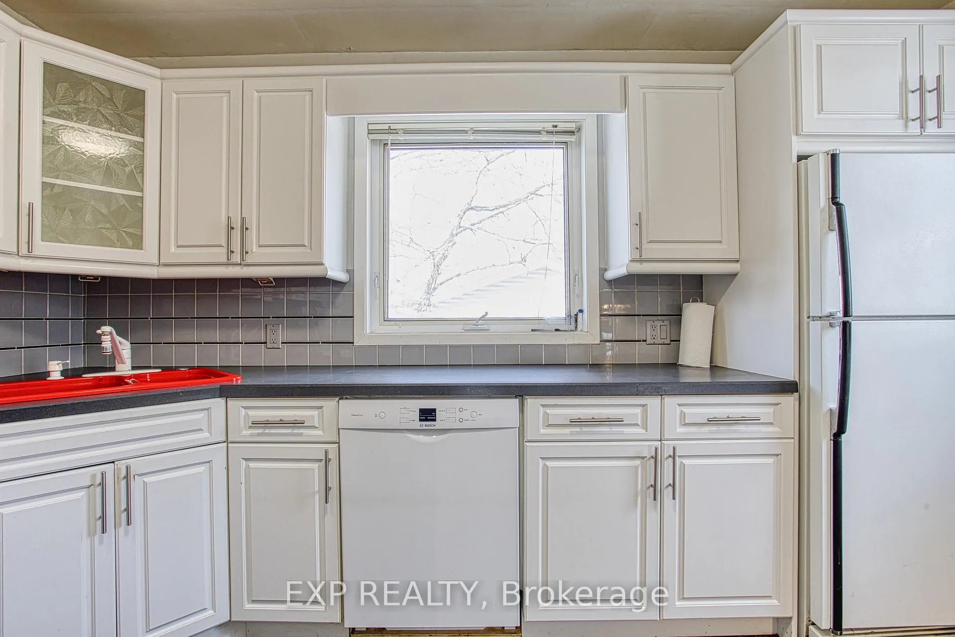 Photo 11 of 18 Bonavem Drive, St. Catharines, Fairview — HOMEH