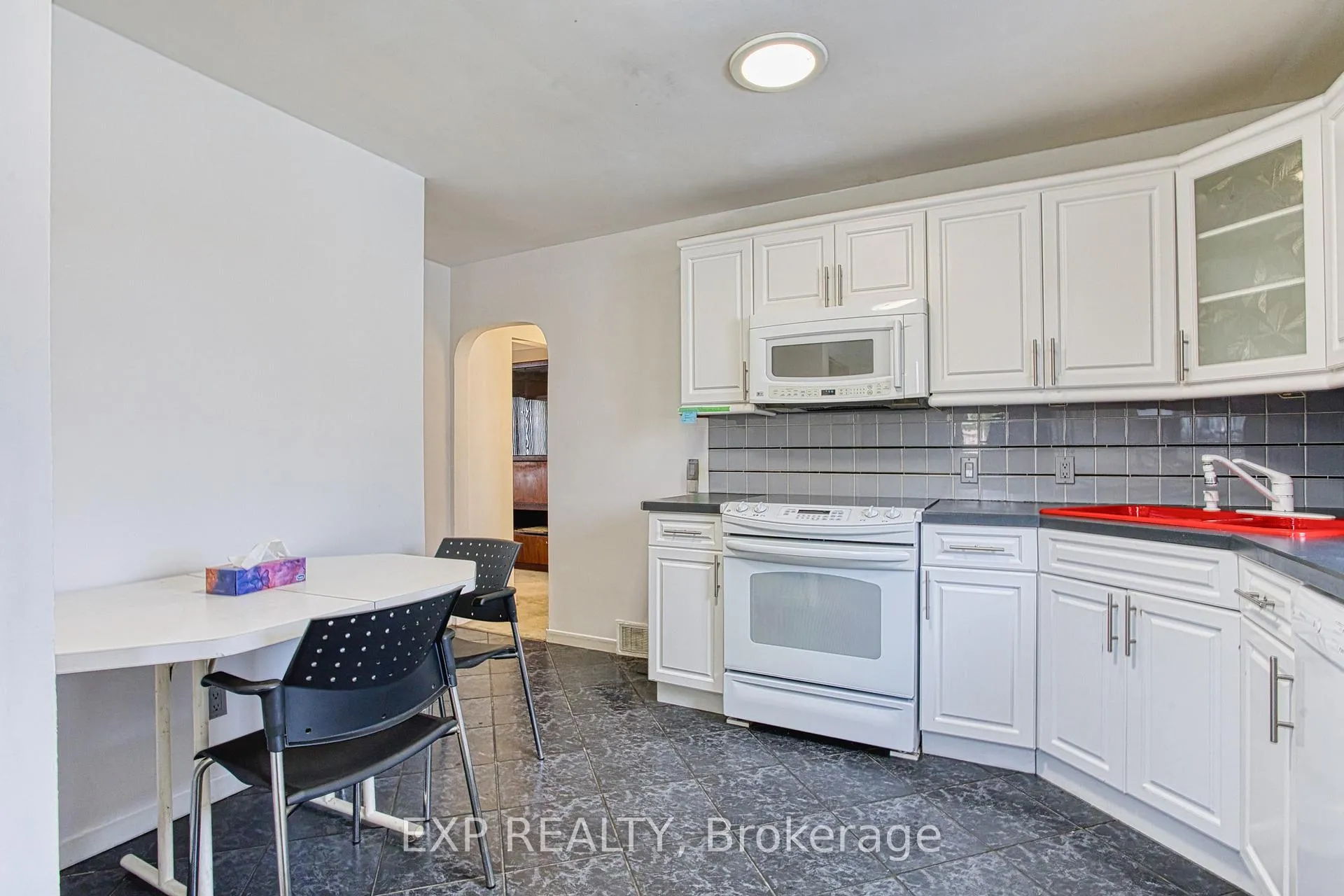 Photo 12 of 18 Bonavem Drive, St. Catharines, Fairview — HOMEH