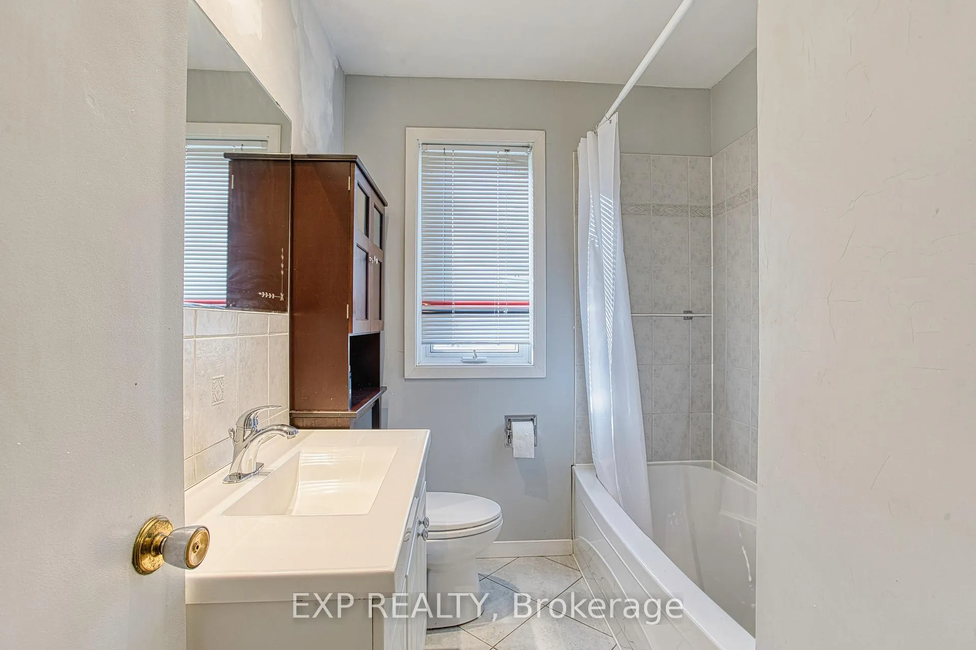 Photo 13 of 18 Bonavem Drive, St. Catharines, Fairview — HOMEH