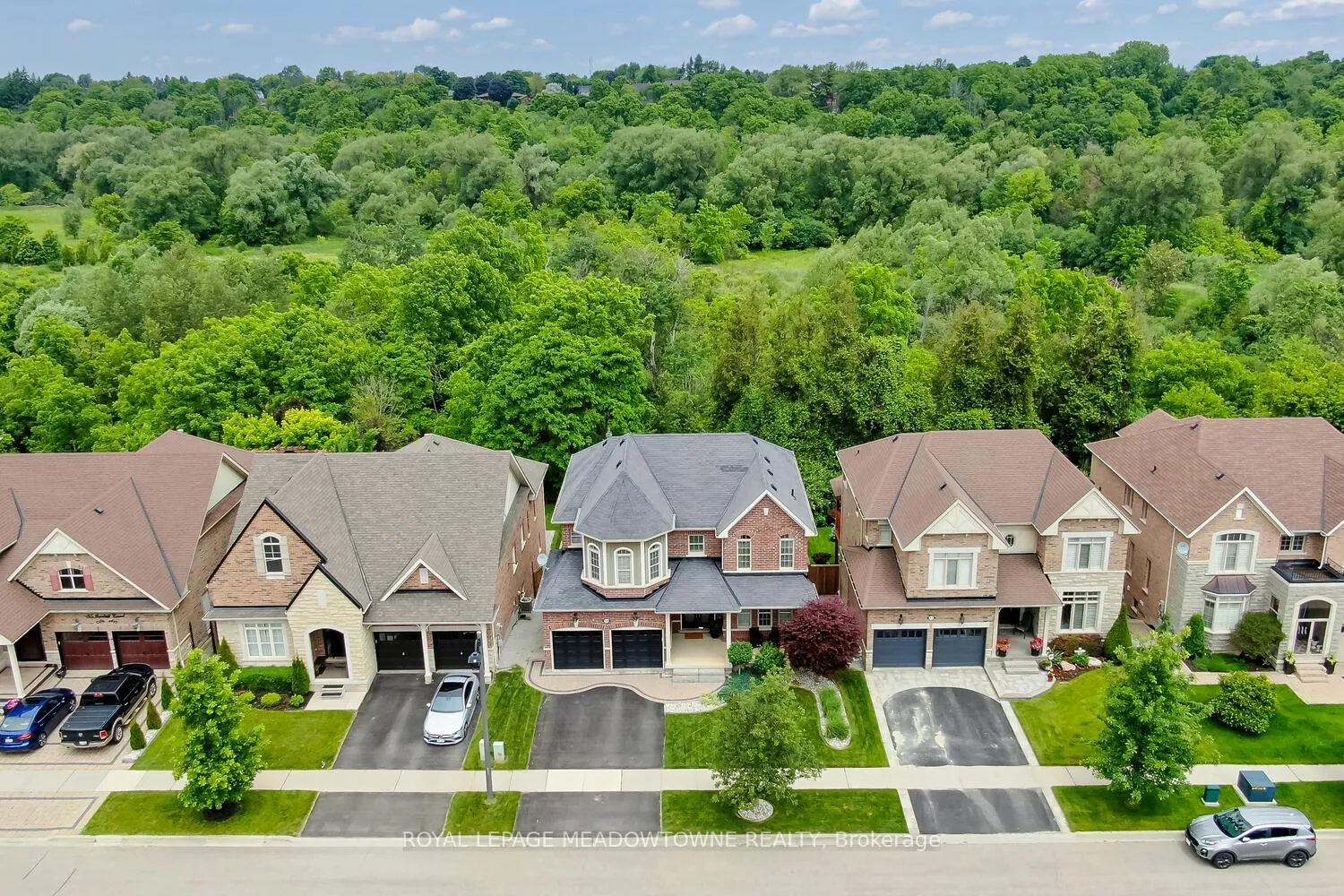 Photo 2 of 89 Foxtail Court, Halton Hills, Georgetown — HOMEH