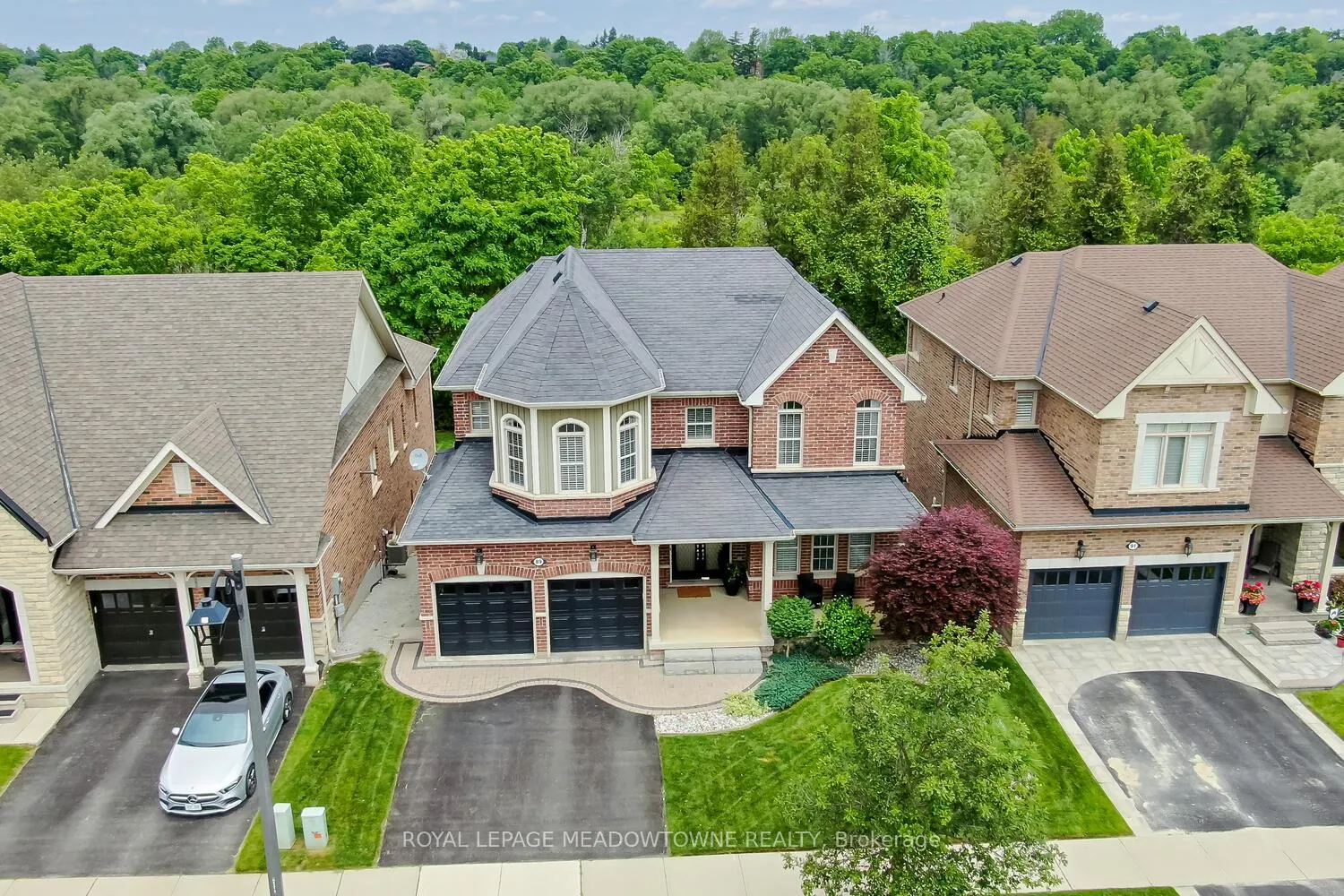 Photo 3 of 89 Foxtail Court, Halton Hills, Georgetown — HOMEH