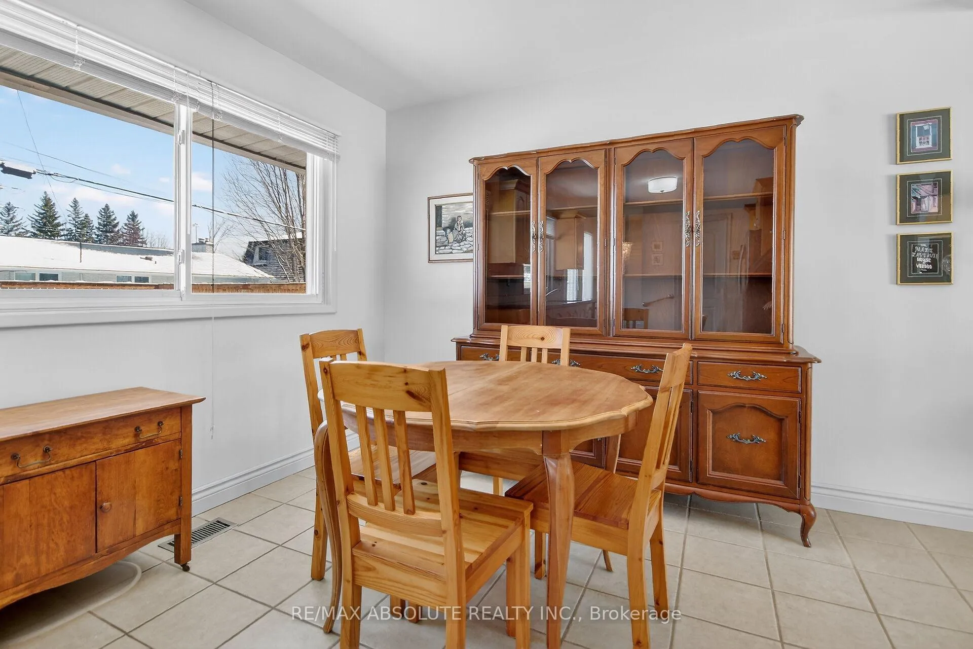 Photo 12 of 62 Foothills Drive, Ottawa, Lynwood Village — HOMEH