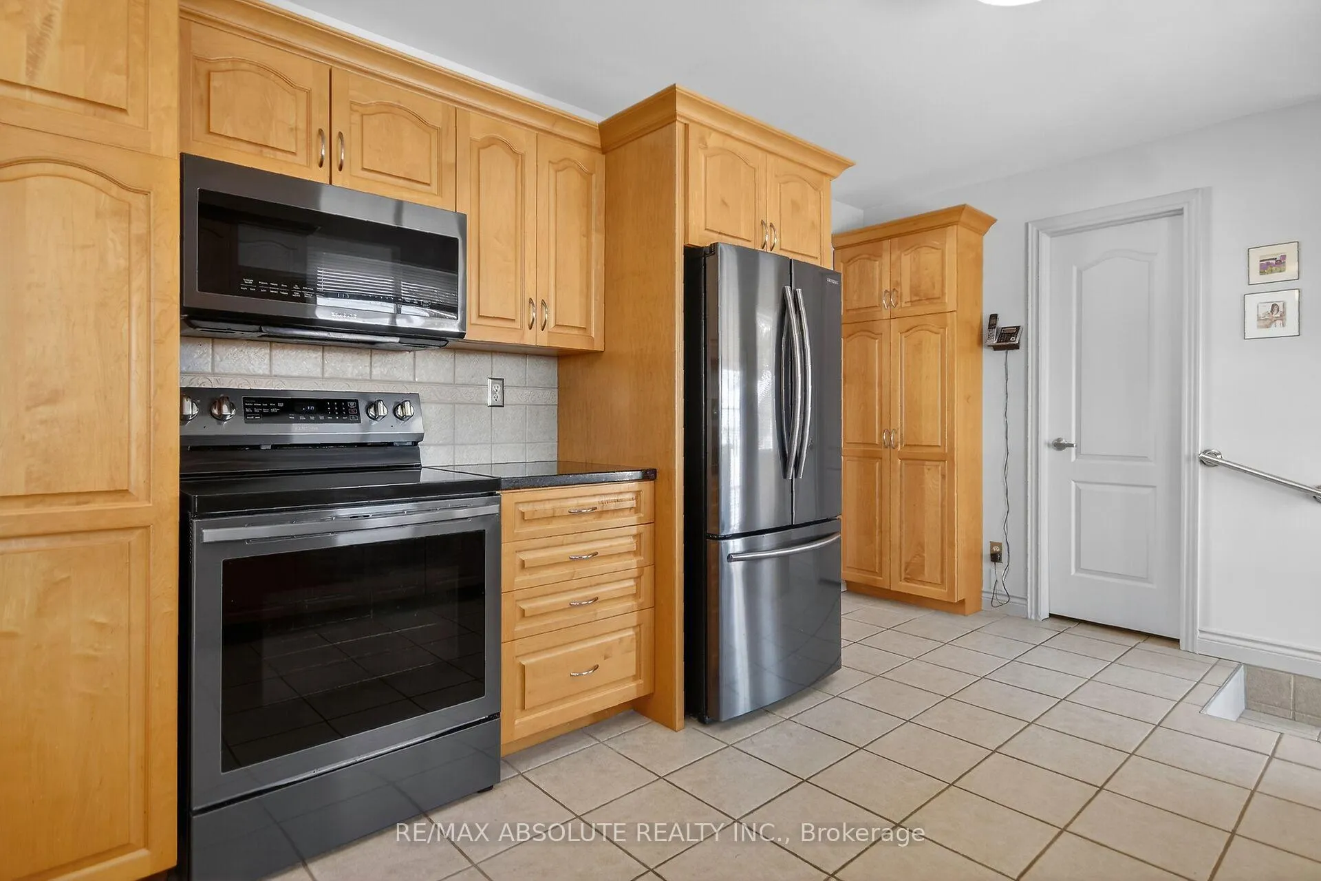 Photo 17 of 62 Foothills Drive, Ottawa, Lynwood Village — HOMEH