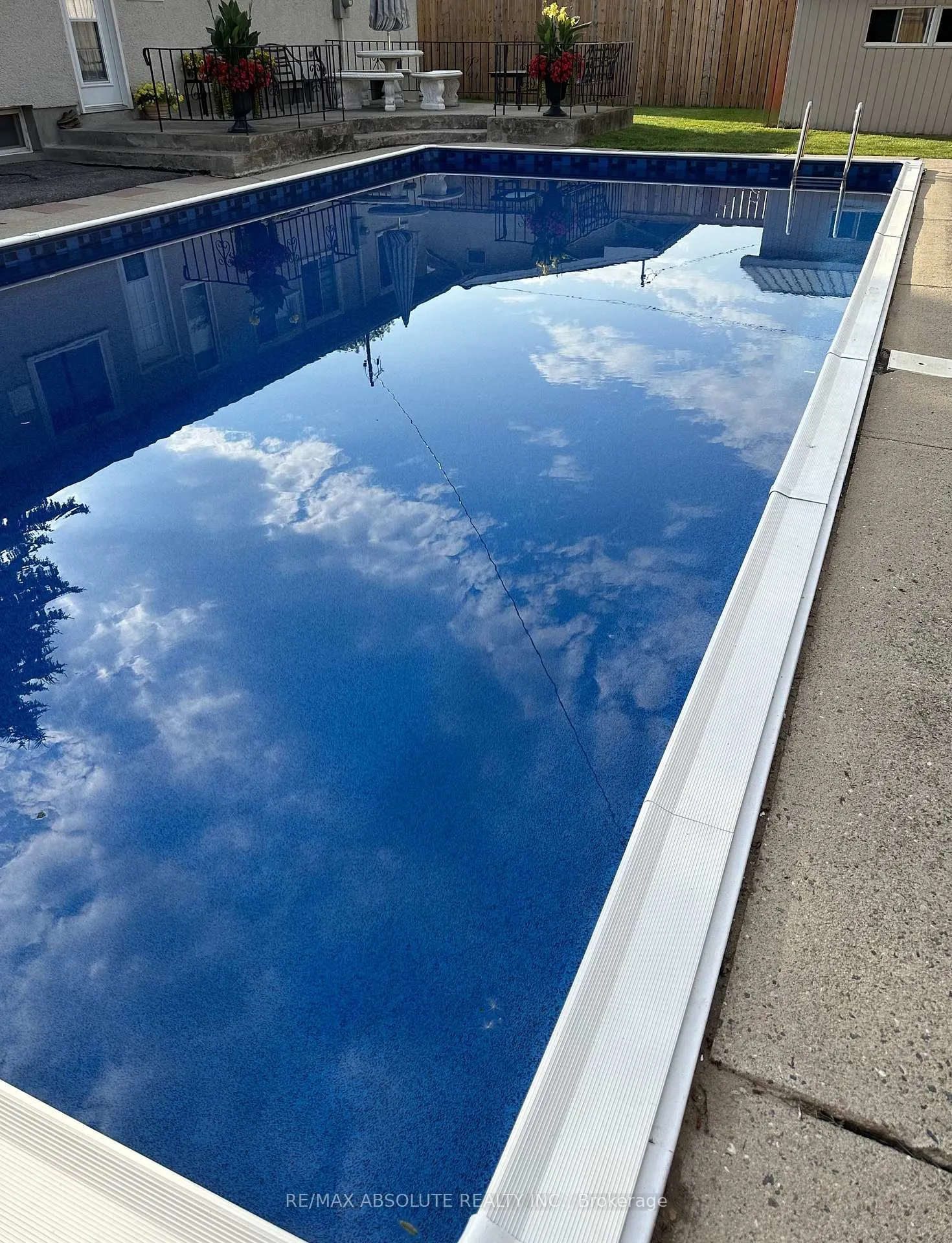 Photo 48 of 62 Foothills Drive, Ottawa, Lynwood Village — HOMEH