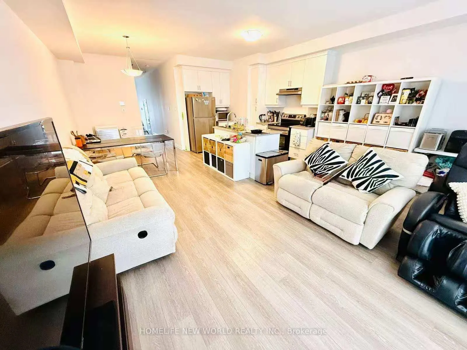Photo 4 of 126 Mumbai Drive, Markham, Middlefield — HOMEH