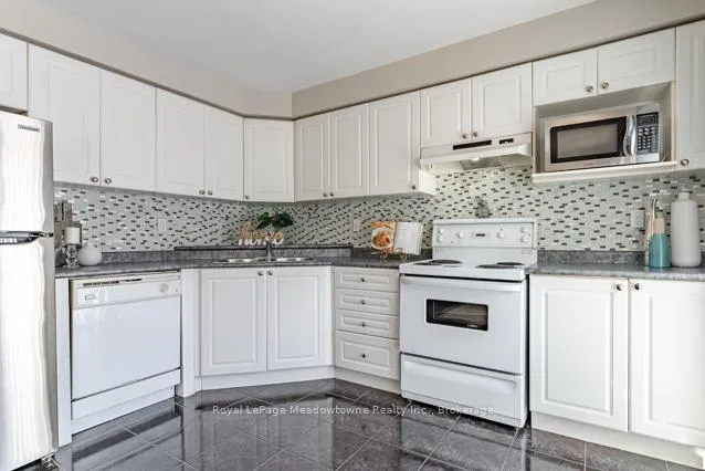 Photo 14 of 1637 Stover Crescent, Milton, Clarke — HOMEH