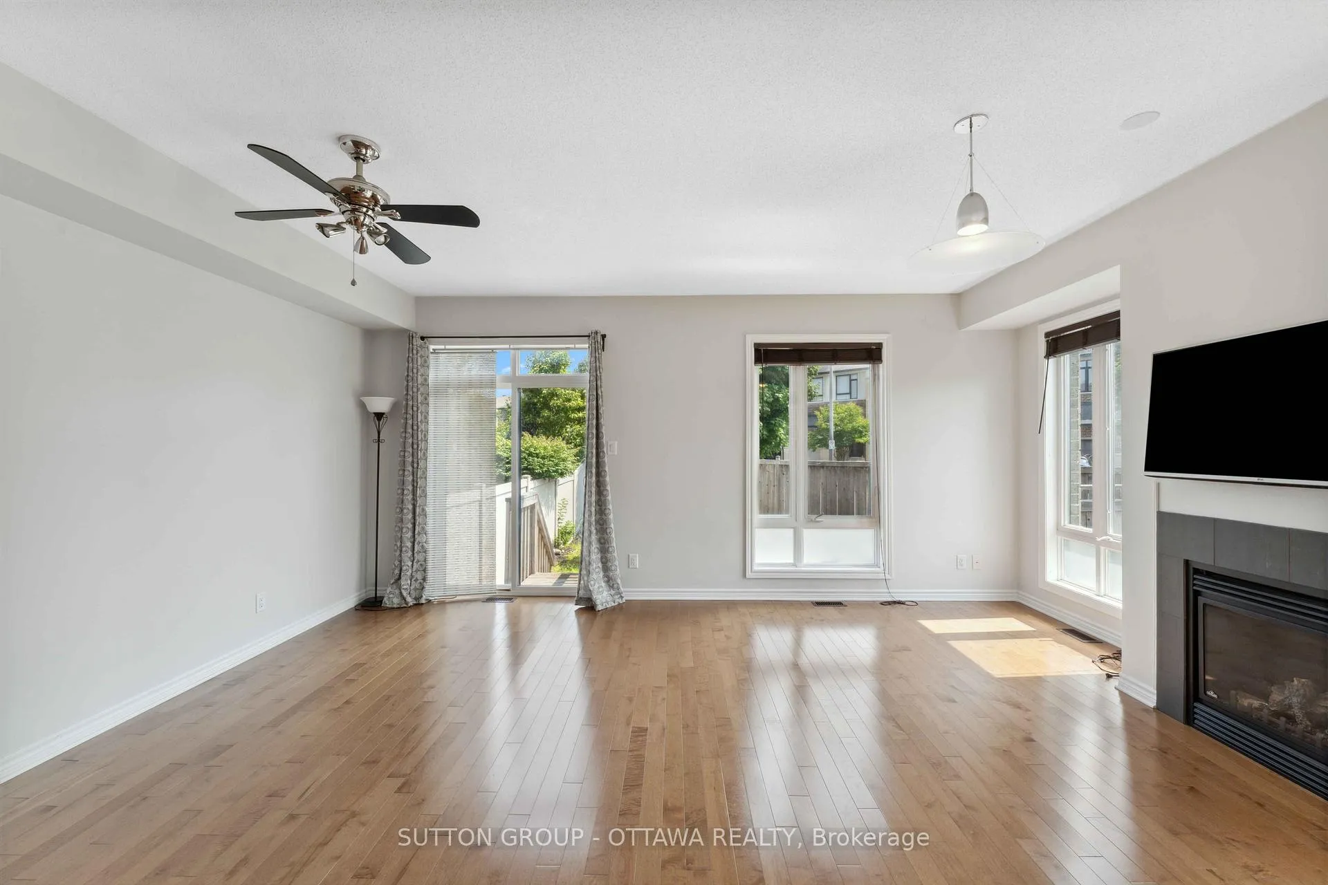 Photo 5 of 248 Keyrock Drive, Ottawa, Kanata - Kanata Lakes/Heritage Hills — HOMEH