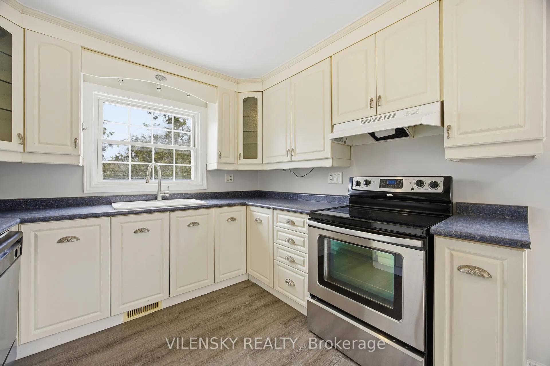 Photo 11 of 941 Vicrol Drive, Innisfil, Alcona — HOMEH