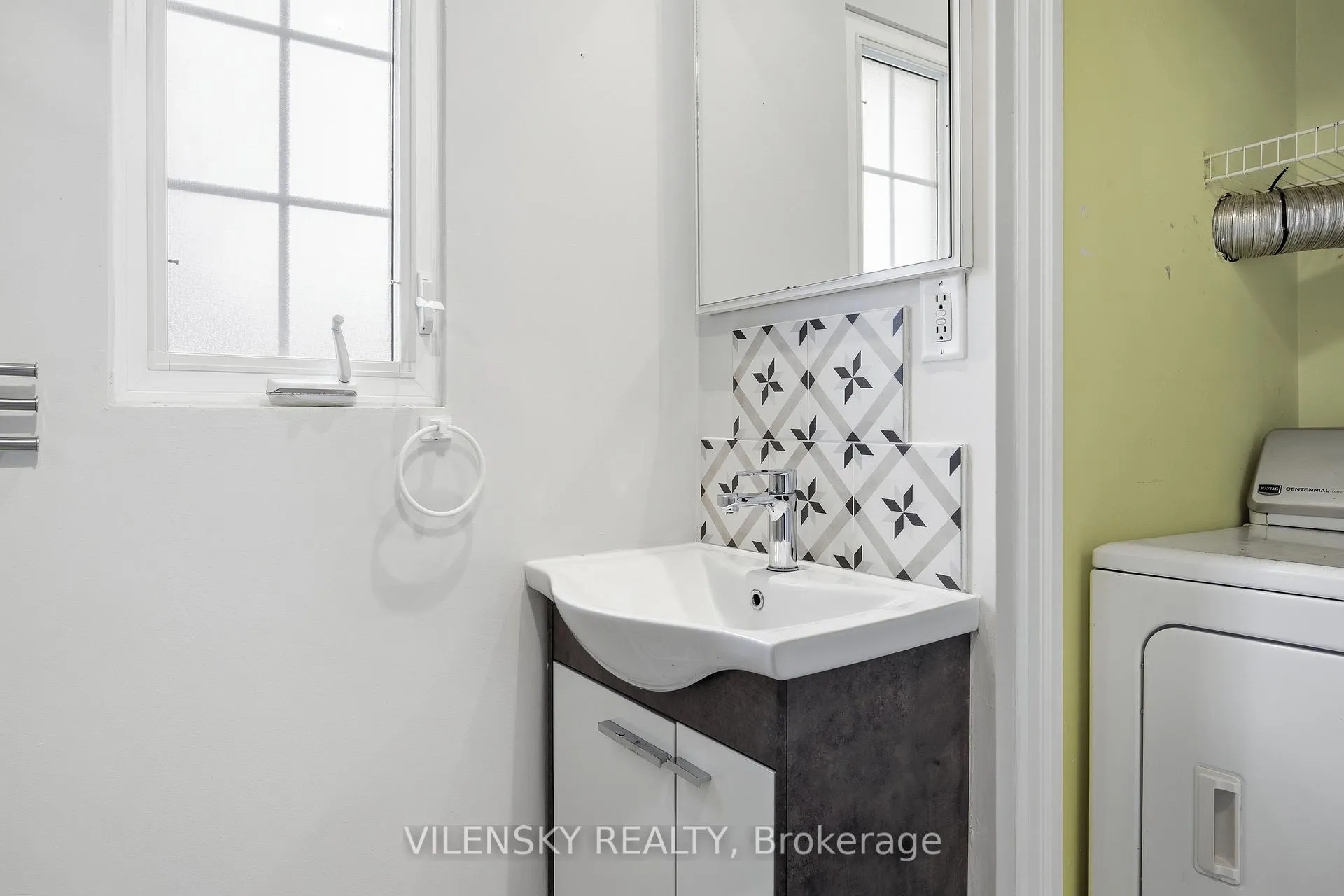 Photo 30 of 941 Vicrol Drive, Innisfil, Alcona — HOMEH