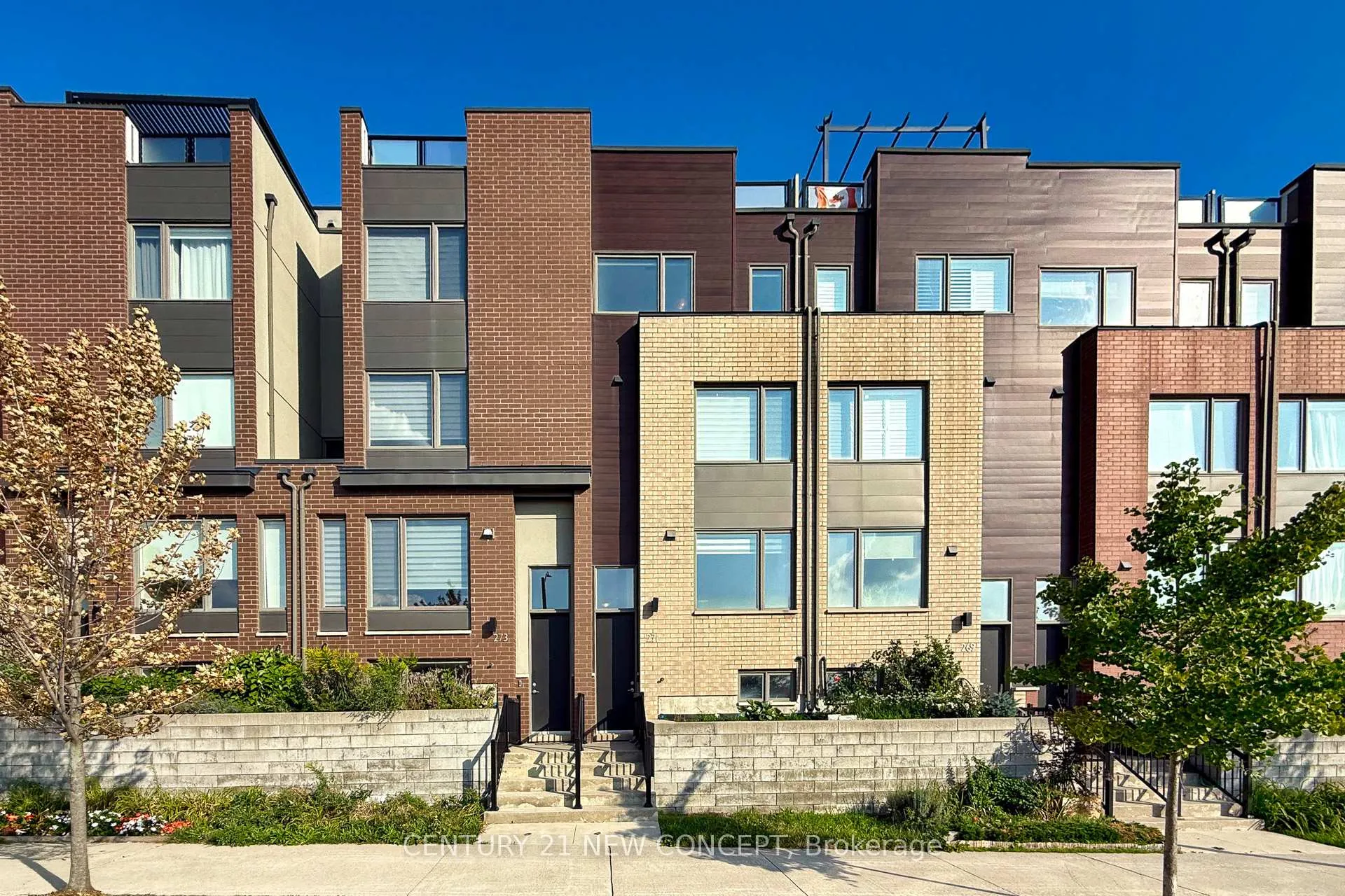Front of 271 Downsview Park Boulevard