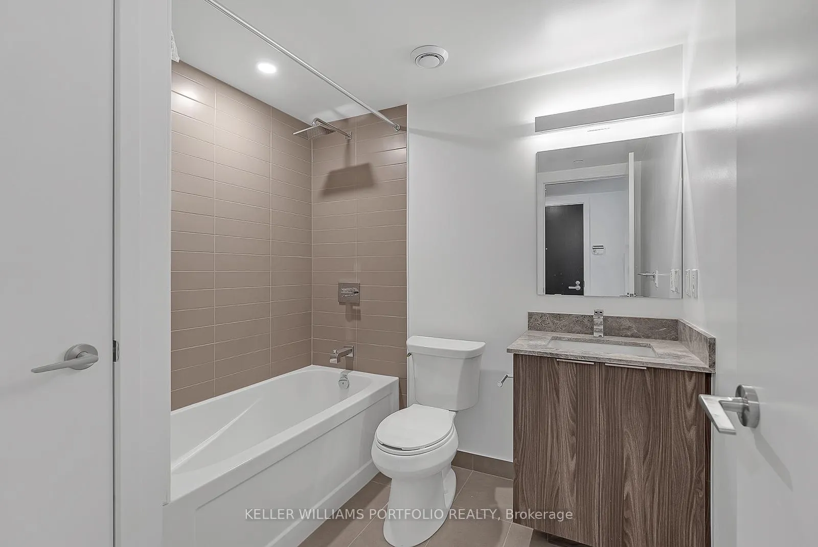 Photo 3 of Unit 3912, 501 Yonge Street, Toronto, Church-Yonge Corridor — HOMEH
