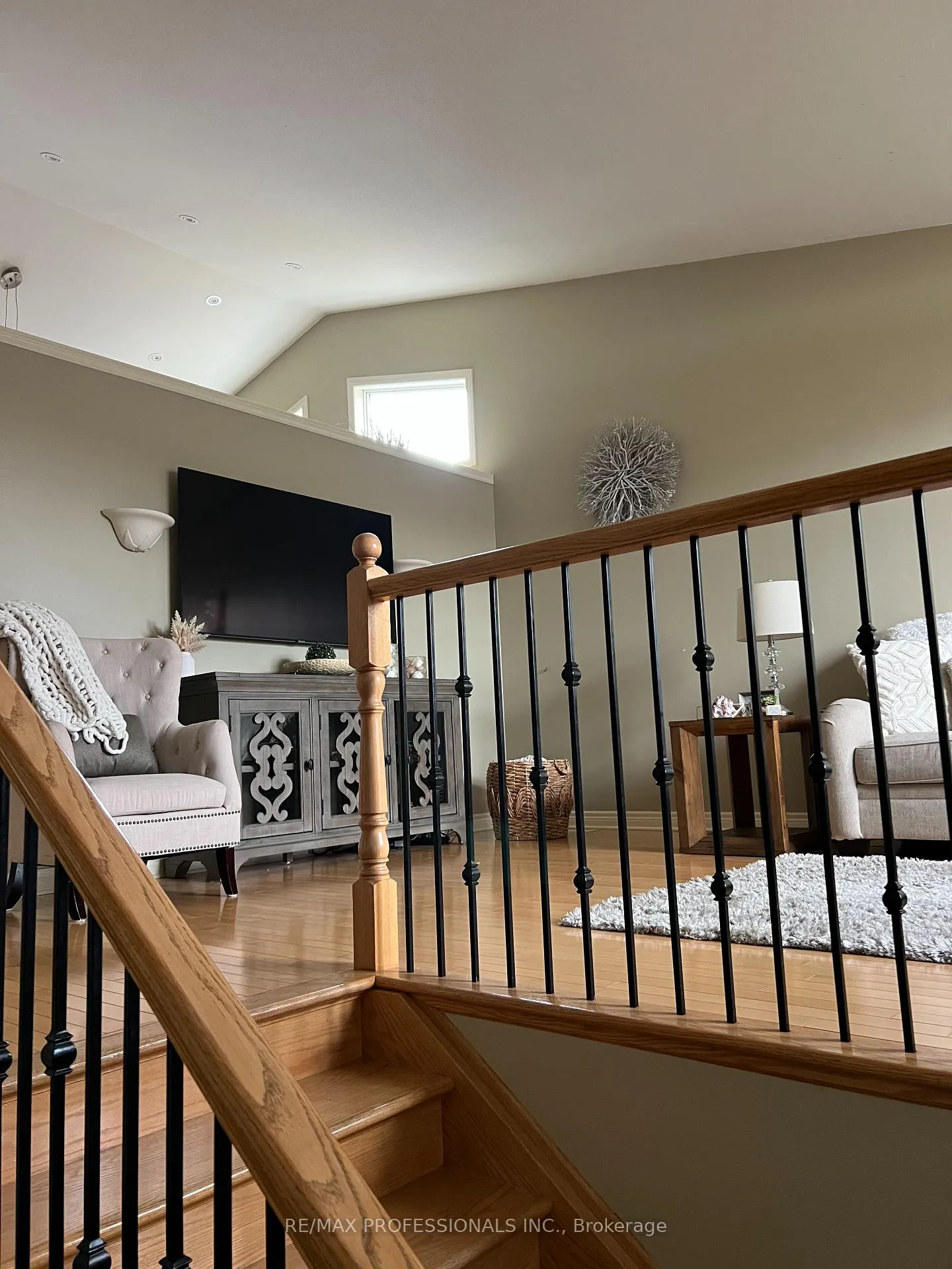 Photo 5 of 54 Nicholas Drive, St. Catharines, Rykert/Vansickle — HOMEH