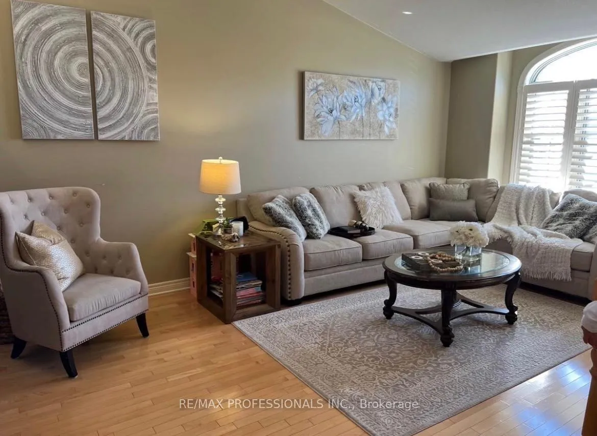 Photo 6 of 54 Nicholas Drive, St. Catharines, Rykert/Vansickle — HOMEH