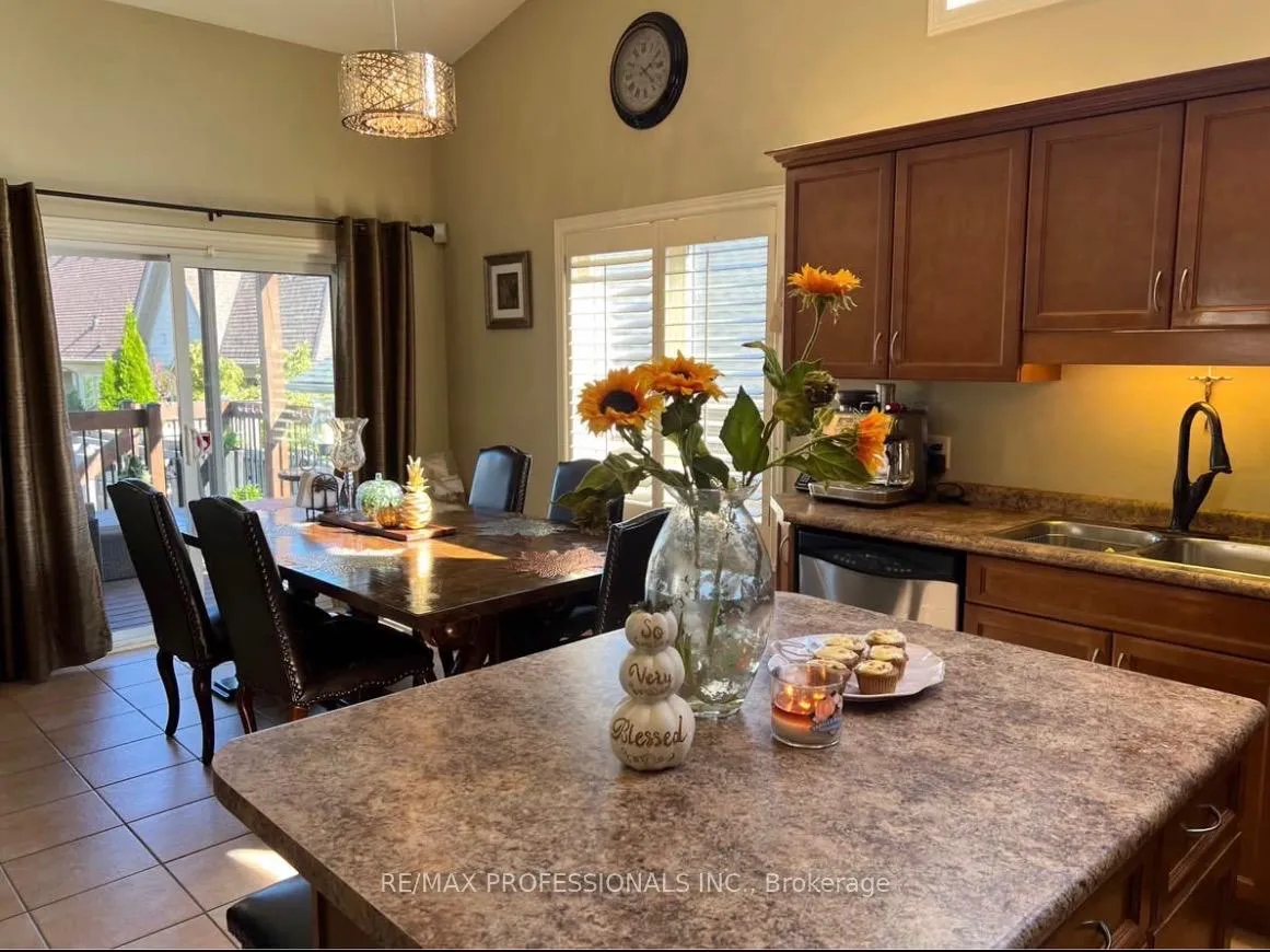 Photo 7 of 54 Nicholas Drive, St. Catharines, Rykert/Vansickle — HOMEH