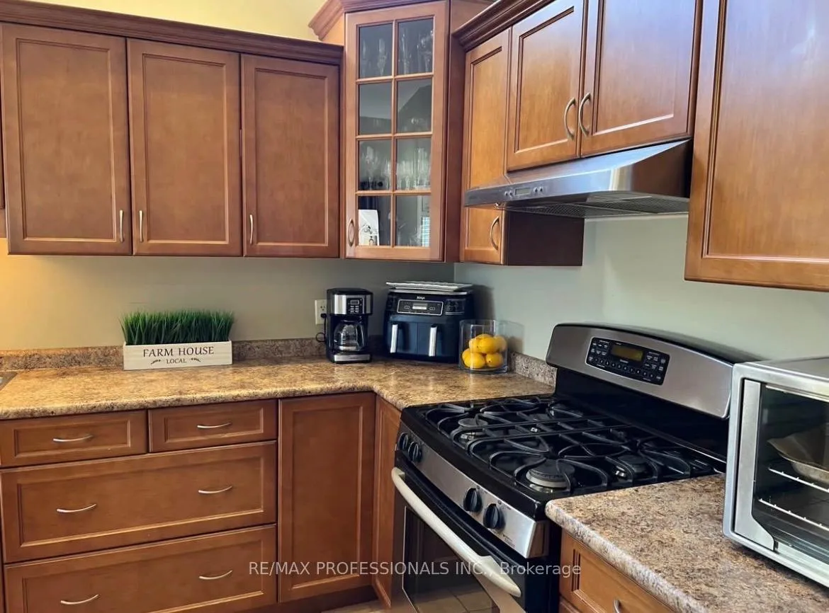 Photo 8 of 54 Nicholas Drive, St. Catharines, Rykert/Vansickle — HOMEH