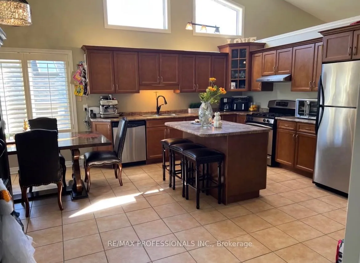Photo 9 of 54 Nicholas Drive, St. Catharines, Rykert/Vansickle — HOMEH