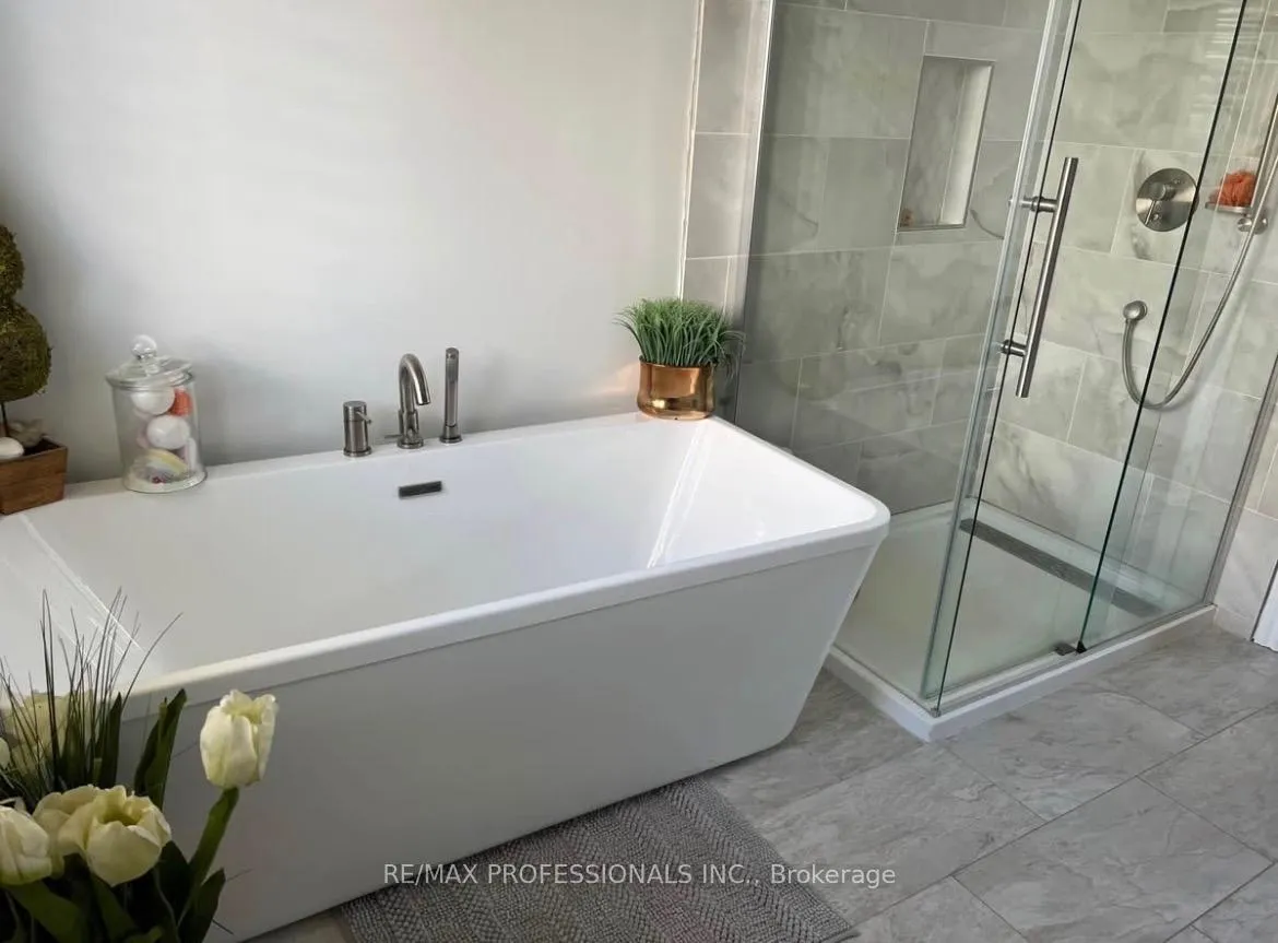 Photo 14 of 54 Nicholas Drive, St. Catharines, Rykert/Vansickle — HOMEH