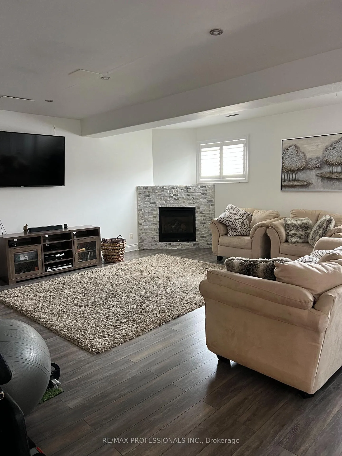 Photo 17 of 54 Nicholas Drive, St. Catharines, Rykert/Vansickle — HOMEH