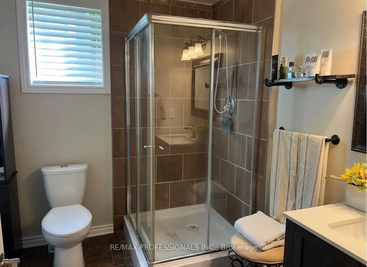 Photo 19 of 54 Nicholas Drive, St. Catharines, Rykert/Vansickle — HOMEH