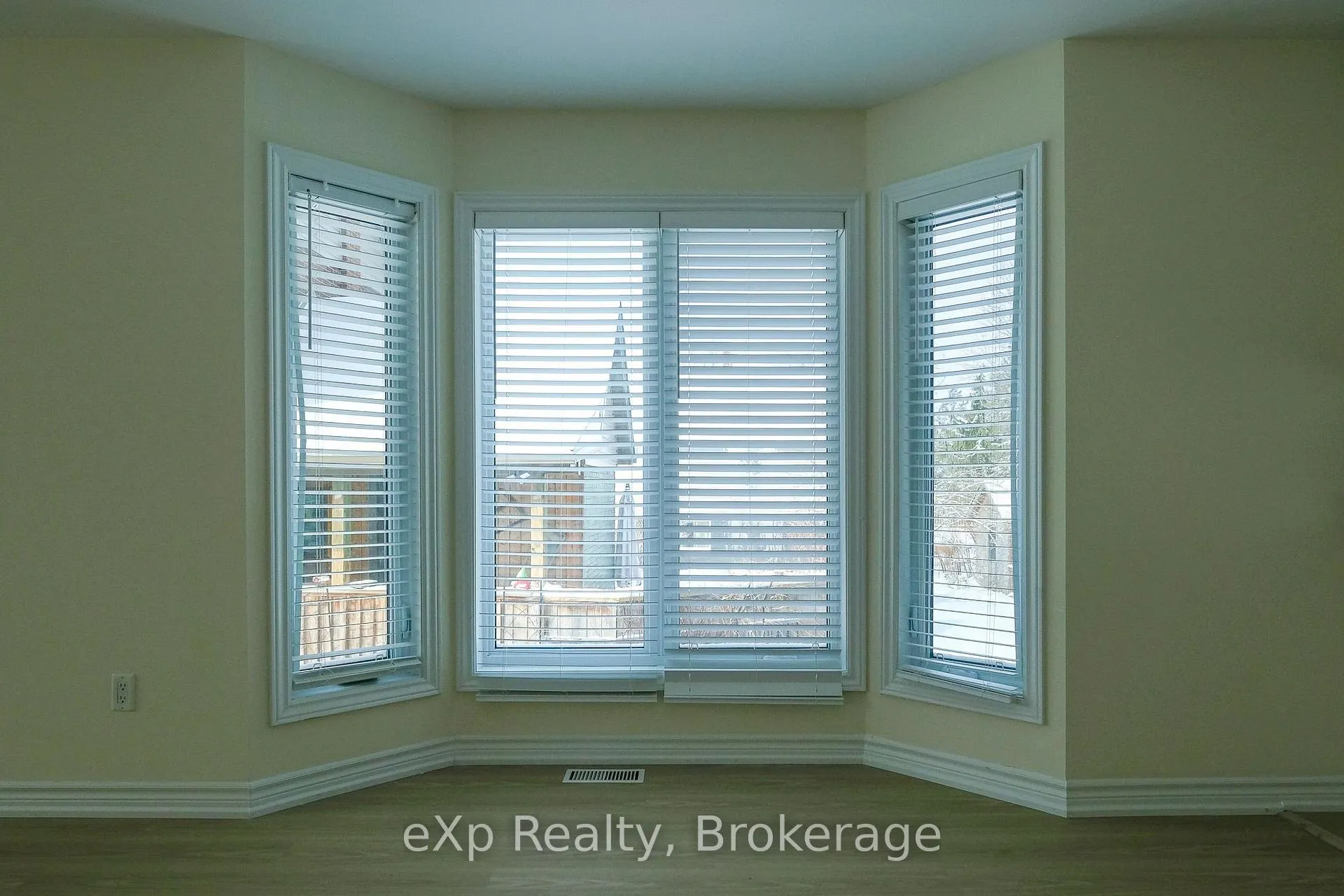 Photo 8 of 650 6th Street E, Owen Sound — HOMEH