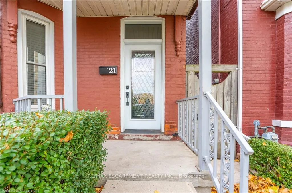Photo 2 of 21 Oxford Street, Hamilton, Strathcona — HOMEH
