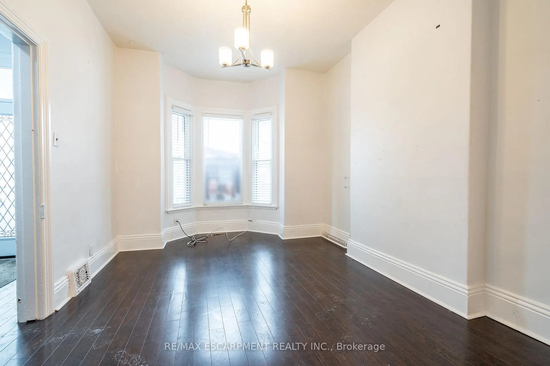 Photo 5 of 21 Oxford Street, Hamilton, Strathcona — HOMEH