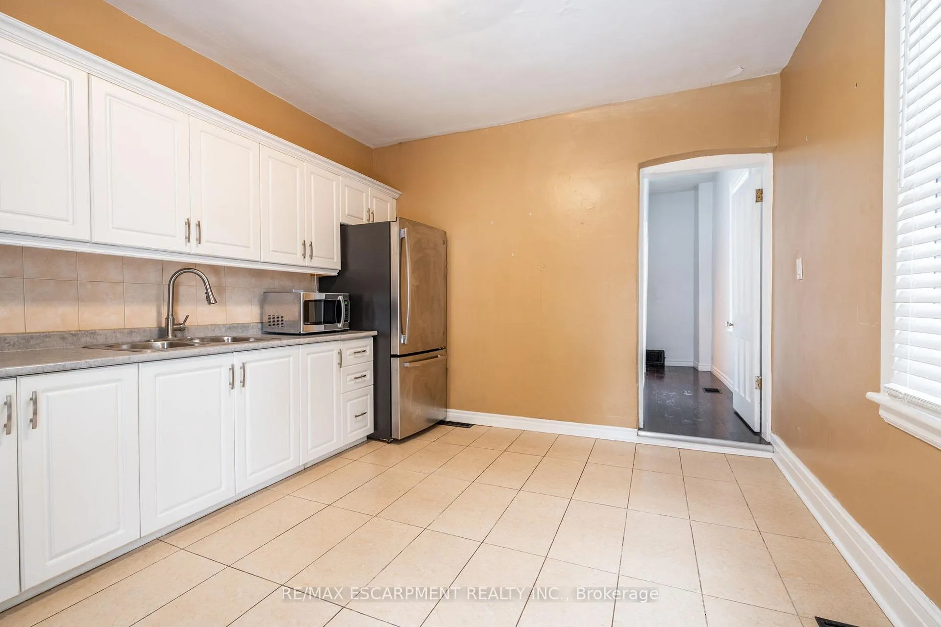 Photo 11 of 21 Oxford Street, Hamilton, Strathcona — HOMEH