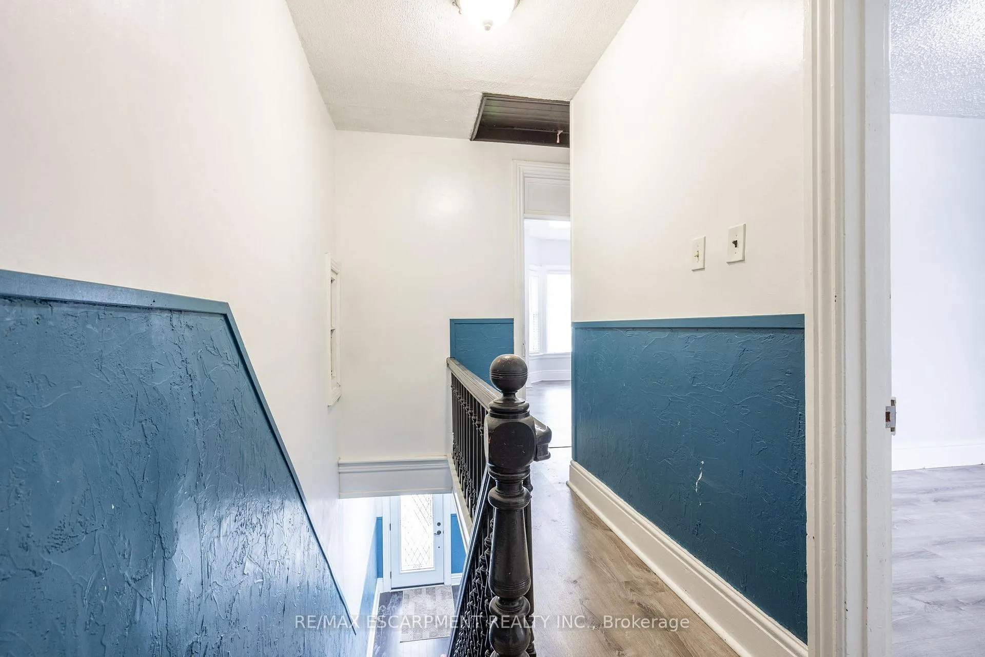 Photo 15 of 21 Oxford Street, Hamilton, Strathcona — HOMEH